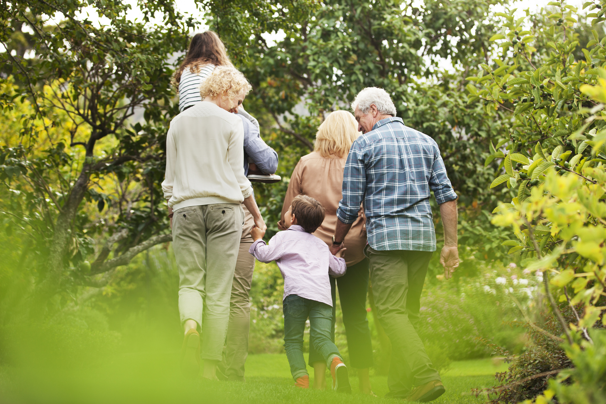 grandparents_walking_in_a_garden_with_grand_kids